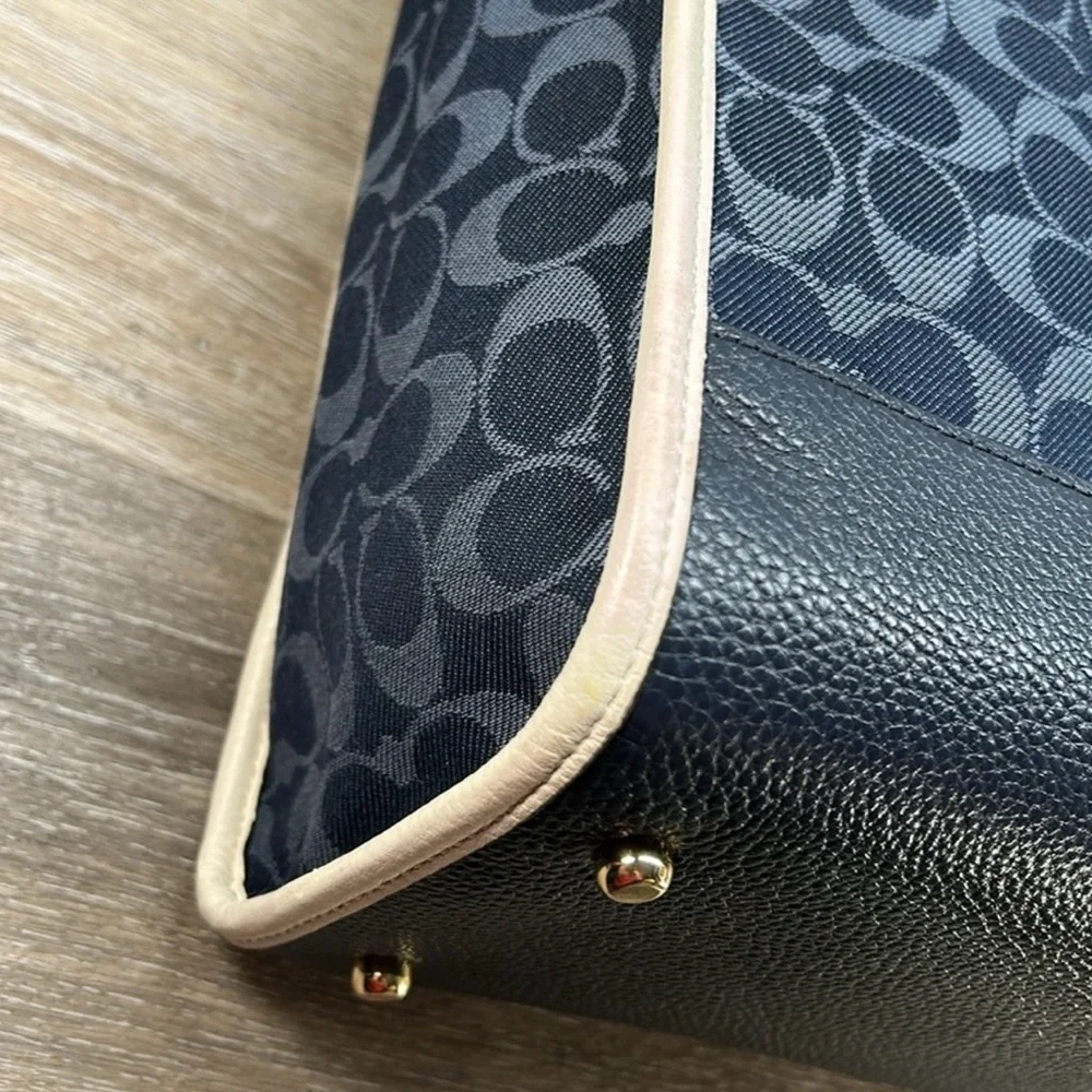 COACH C2823 TALL DEMPSEY CARRYALL SIGNATURE C WITH COACH PATCH & WRISTLET! - Picture 12 of 16